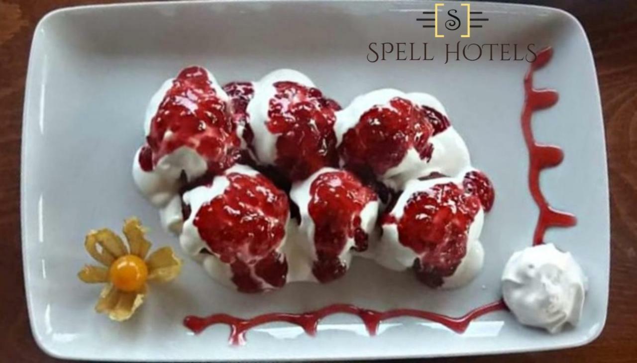 Spell Hotels Capatineni-Paminteni ภายนอก รูปภาพ